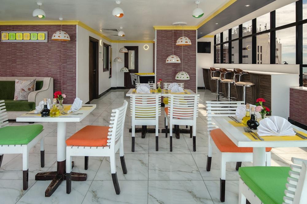 Golden Tulip Dar Es Salaam City Center Hotel Екстериор снимка