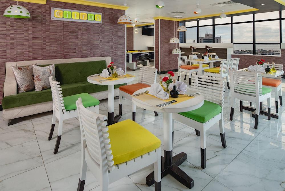 Golden Tulip Dar Es Salaam City Center Hotel Екстериор снимка