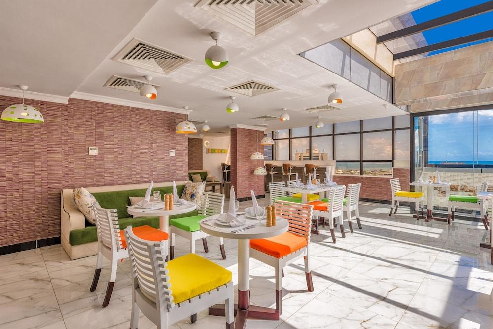 Golden Tulip Dar Es Salaam City Center Hotel Екстериор снимка