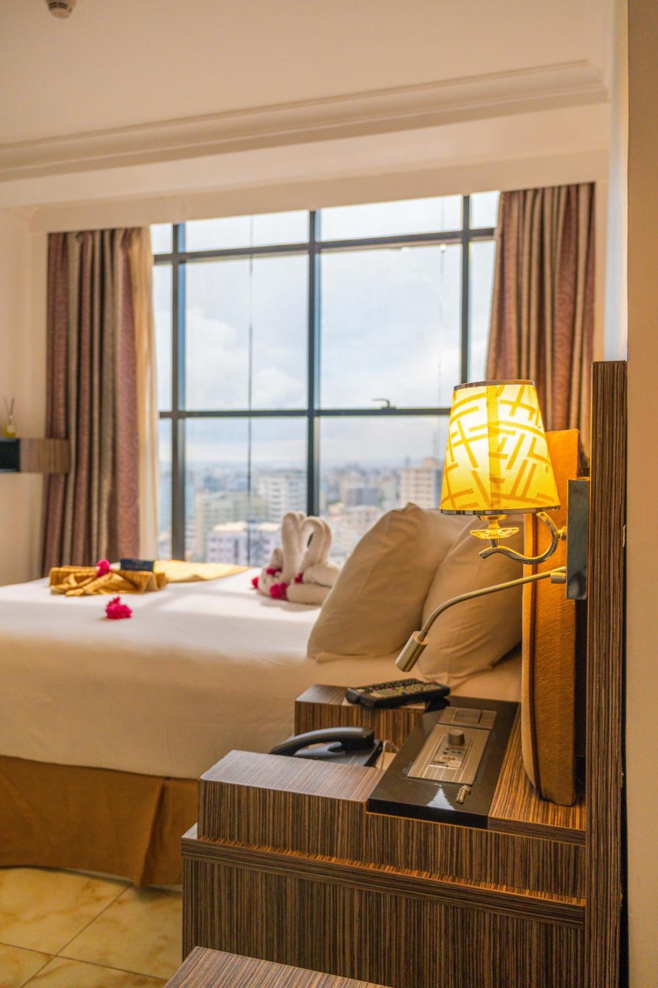 Golden Tulip Dar Es Salaam City Center Hotel Екстериор снимка