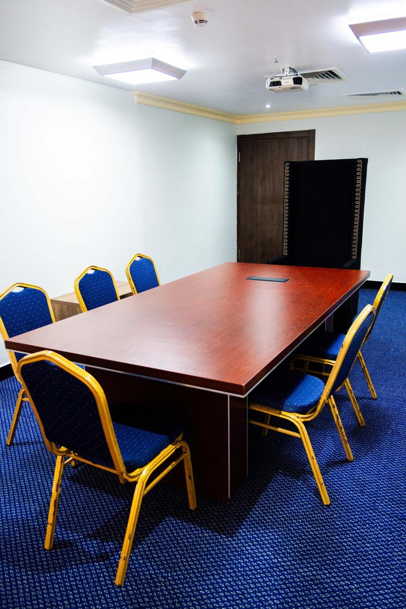 Golden Tulip Dar Es Salaam City Center Hotel Екстериор снимка