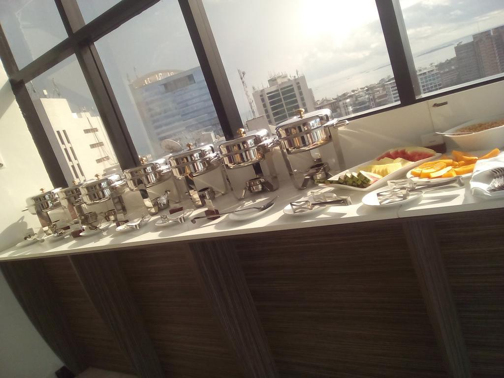 Golden Tulip Dar Es Salaam City Center Hotel Екстериор снимка
