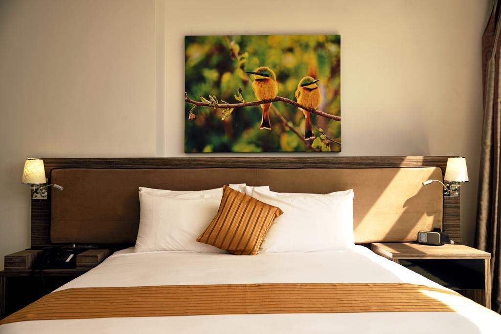 Golden Tulip Dar Es Salaam City Center Hotel Стая снимка